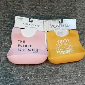 NEW - set of 2 Bella Tunno wonder bib silicone bib